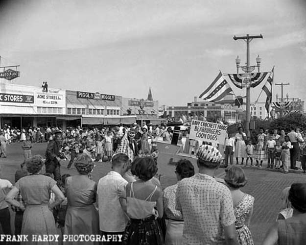 fiesta-parade-1955-_-3_5x4_rtp_5-jan-17_-sfw-125